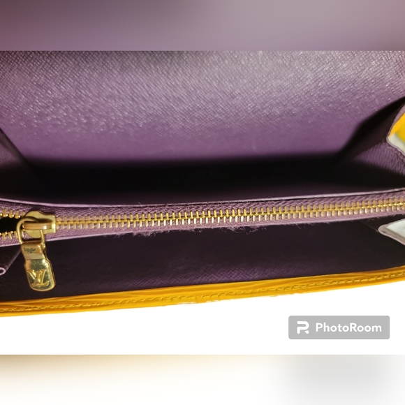 VINTAGE!Authentic LV epi wallet - Picture 3 of 13